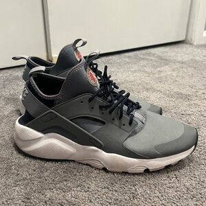 Men’s Nike Air Huarache Shoes - Grey/Navy - Size 12 - Hardly Worn, Like New